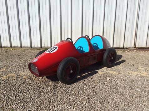 Voiture de course antique